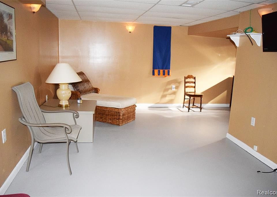 2nd image of 23632 Lahser Rd #1
