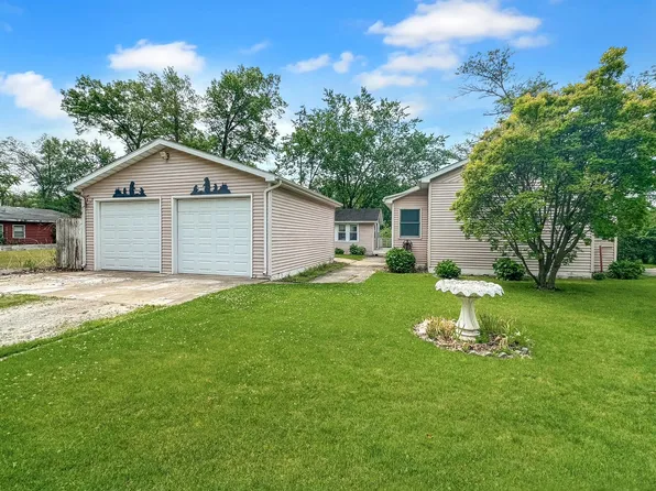 3268 Serpentine Dr, Momence, IL 60954