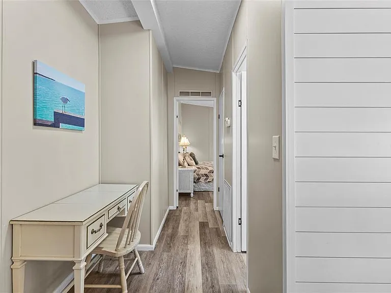 611 La Jolla Cir — Photo 12