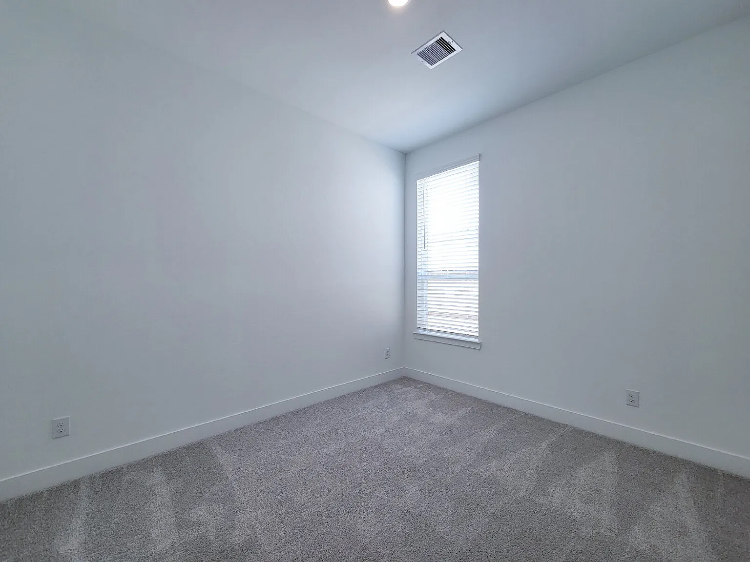 4 bed, 3.0 bath, 2370 sqft, $3,150 — Photo 3