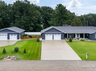 12087 Pine Meadows Dr, Wayland, MI 49348
