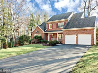 1134 Round Pebble Ln, Reston, VA 20194