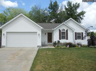 814 Elmwood Dr, Hubbard, OH 44425