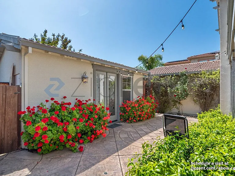 130 Avalon Ct #1 — Photo 4