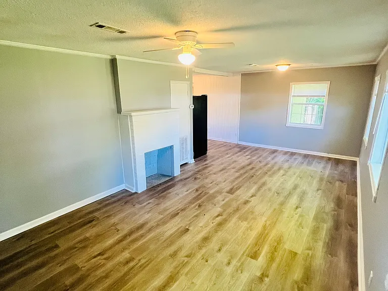 605 Mohican Ave — Photo 4