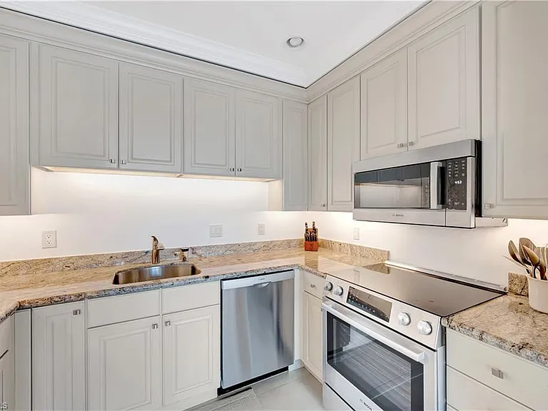 2258 Gulf Shore Blvd N #O1 — Photo 13