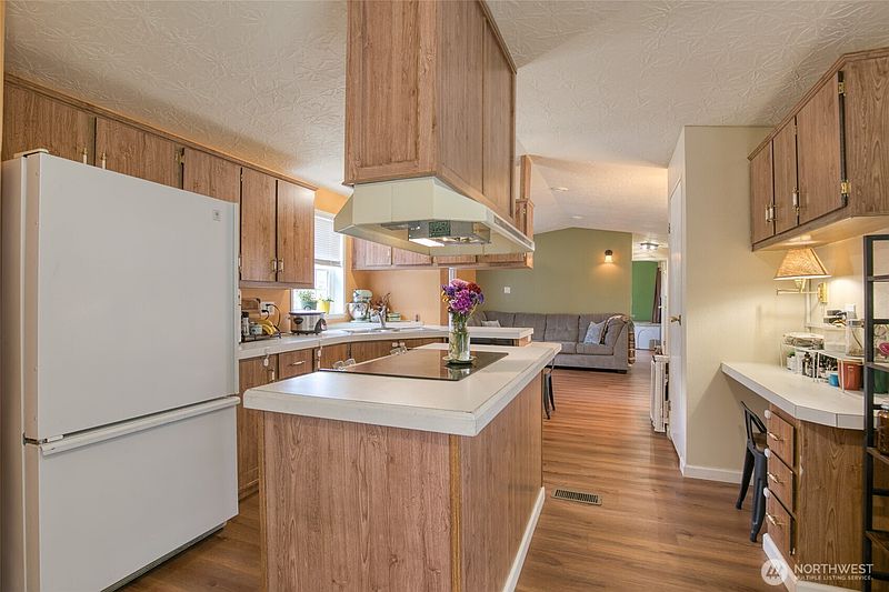 2nd image of 1900 Broadway #2