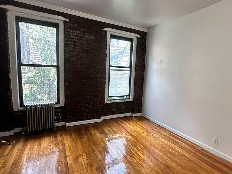 435 W 43rd St #2R — Photo 1