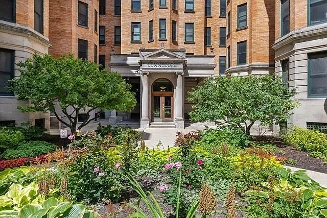 2 bed, 1000 sqft, $3,200 — Photo 1