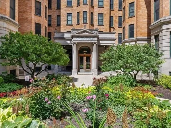 550 W Surf St APT 107, Chicago, IL 60657