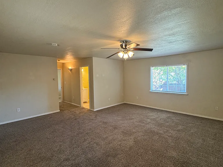 2230 Redwood St — Photo 18