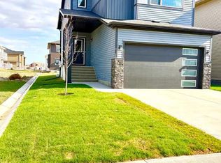 532 S Clearwater Heath, Chestermere, AB T1X3A5