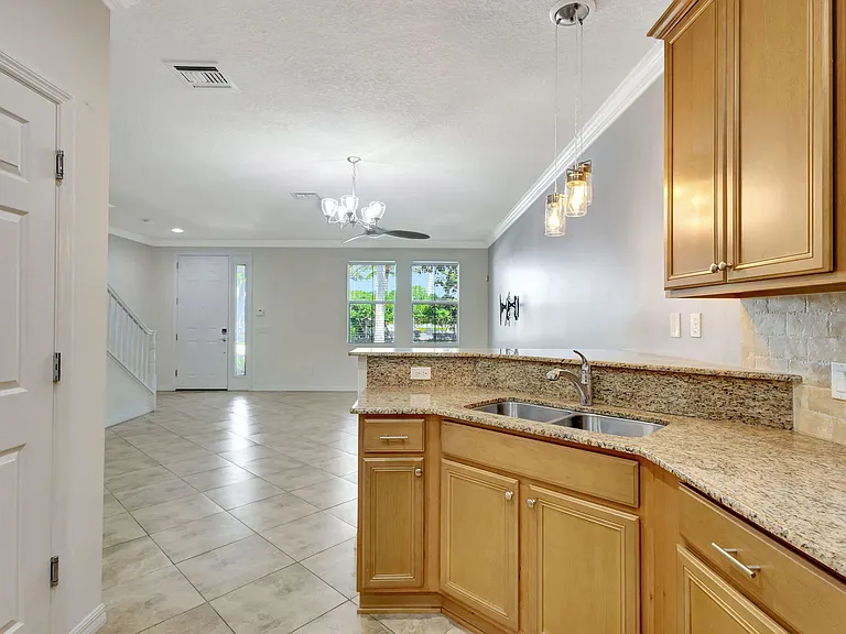 1212 S Community Dr — Photo 10