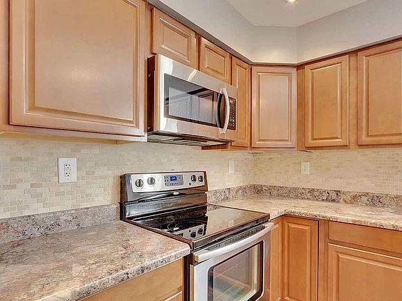 5th image of 94 Briarview Cir