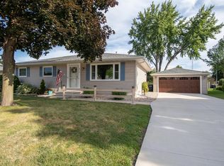 810 Eckardt Ct, Oshkosh, WI 54902