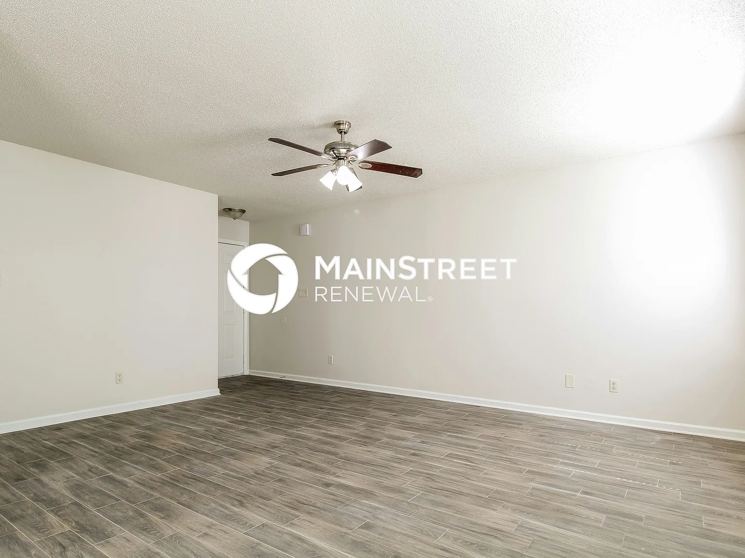 4660 Royal View Dr — Photo 3
