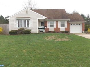 34 Sycamore Dr, Burlington, NJ 08016