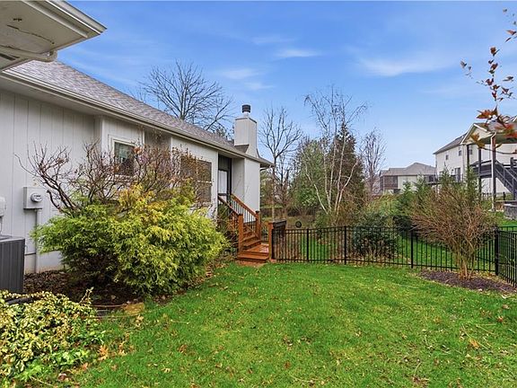 4th image of 9425 N Spruce Ct