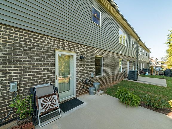 5th image of 1549 Helmsdale Dr