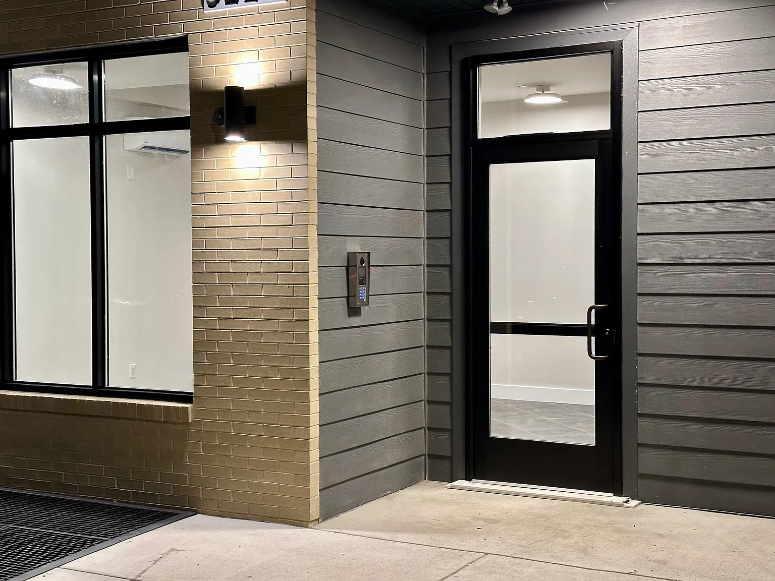 2 bed, 940 sqft, $1,930 — Photo 3
