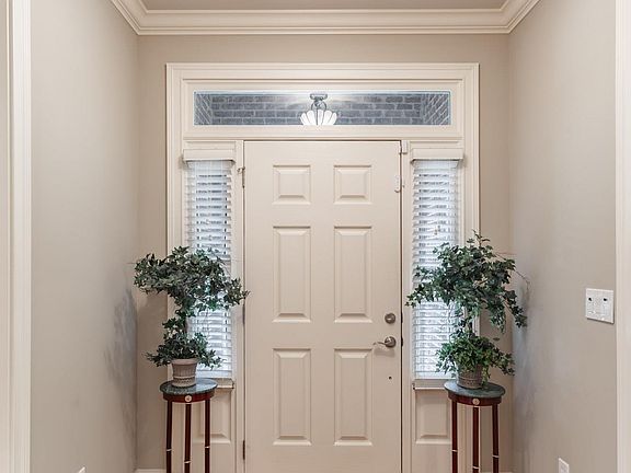 2nd image of 102 Abbott Ln