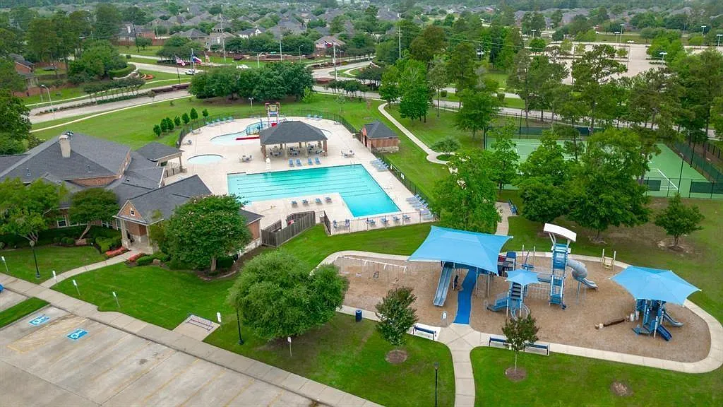 4 bed, 3.5 bath, 3063 sqft, $2,400 — Photo 3