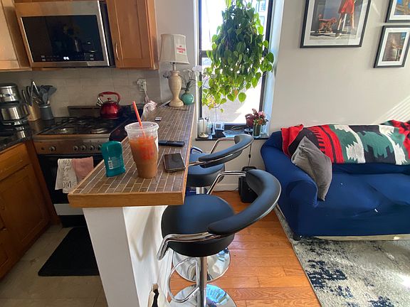 5th image of 86 Stanton St APT 15