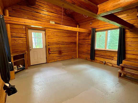 3rd image of 685 Nichols Ln