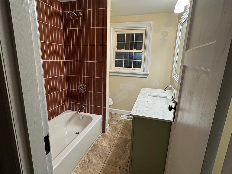 1048 Wilmington Ave — Photo 7