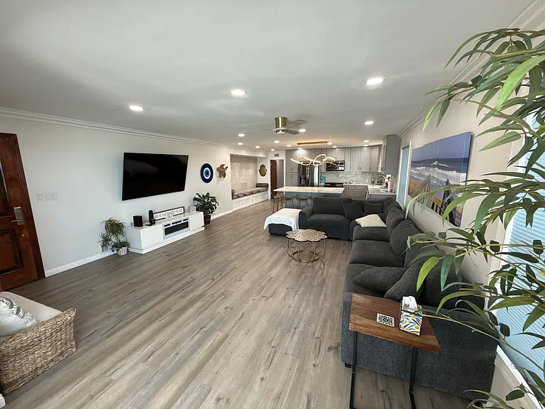 1174 E Ocean Blvd #10-1 — Photo 8