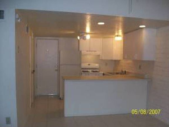 Kitchen open to L/R