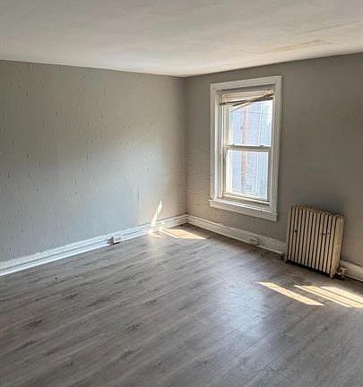 4th image of 325 E Moore St