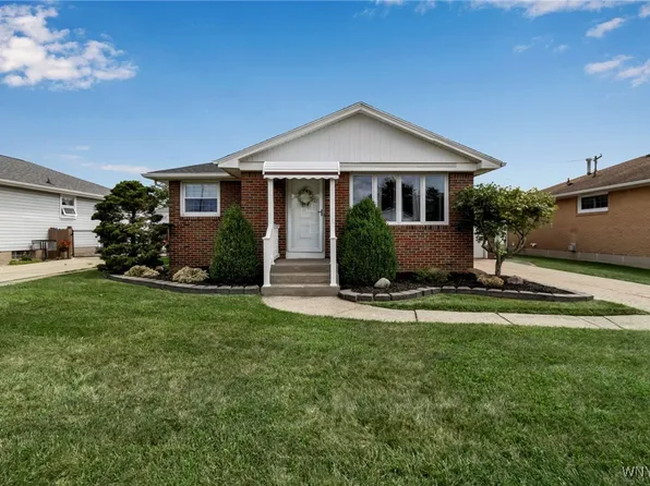 37 Bay Ln, Cheektowaga, NY 14225