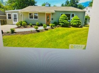 9 Winthrop Rd, Edison, NJ 08817