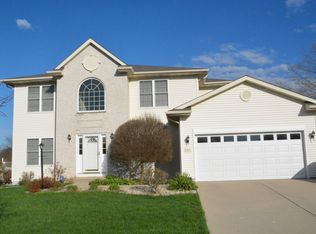 2400 Forest Hill Ct, Waukesha, WI 53188