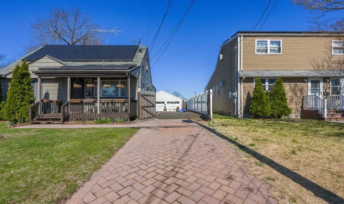 Building Photo - 25 Ovington Ave