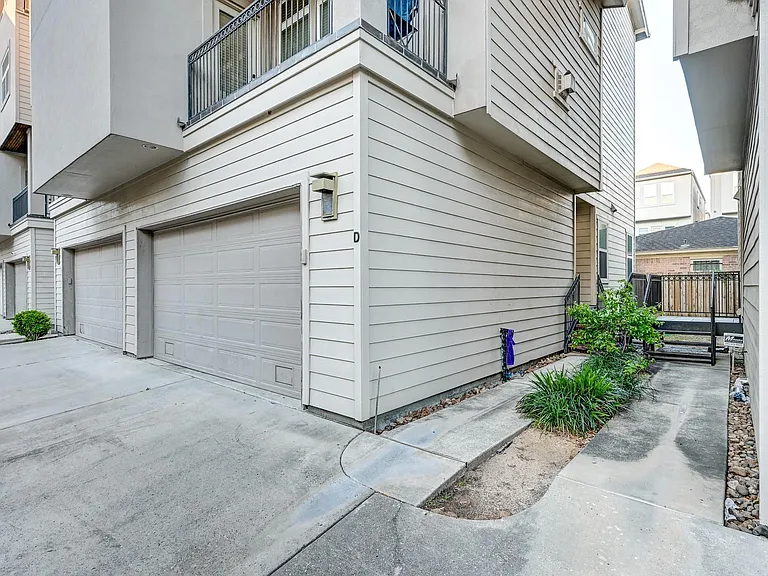 1325 W 24th St #D — Photo 3