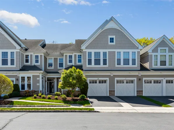 89 Symphony Drive, Lake Grove, NY 11755