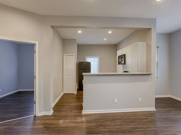 4th image of 2233 S 20th St #11507473