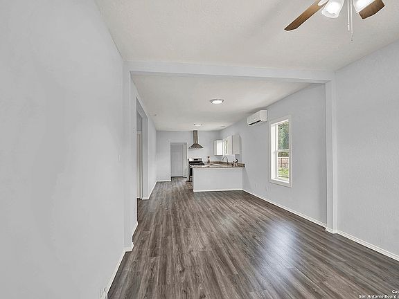 4th image of 1426 E Carson St.
