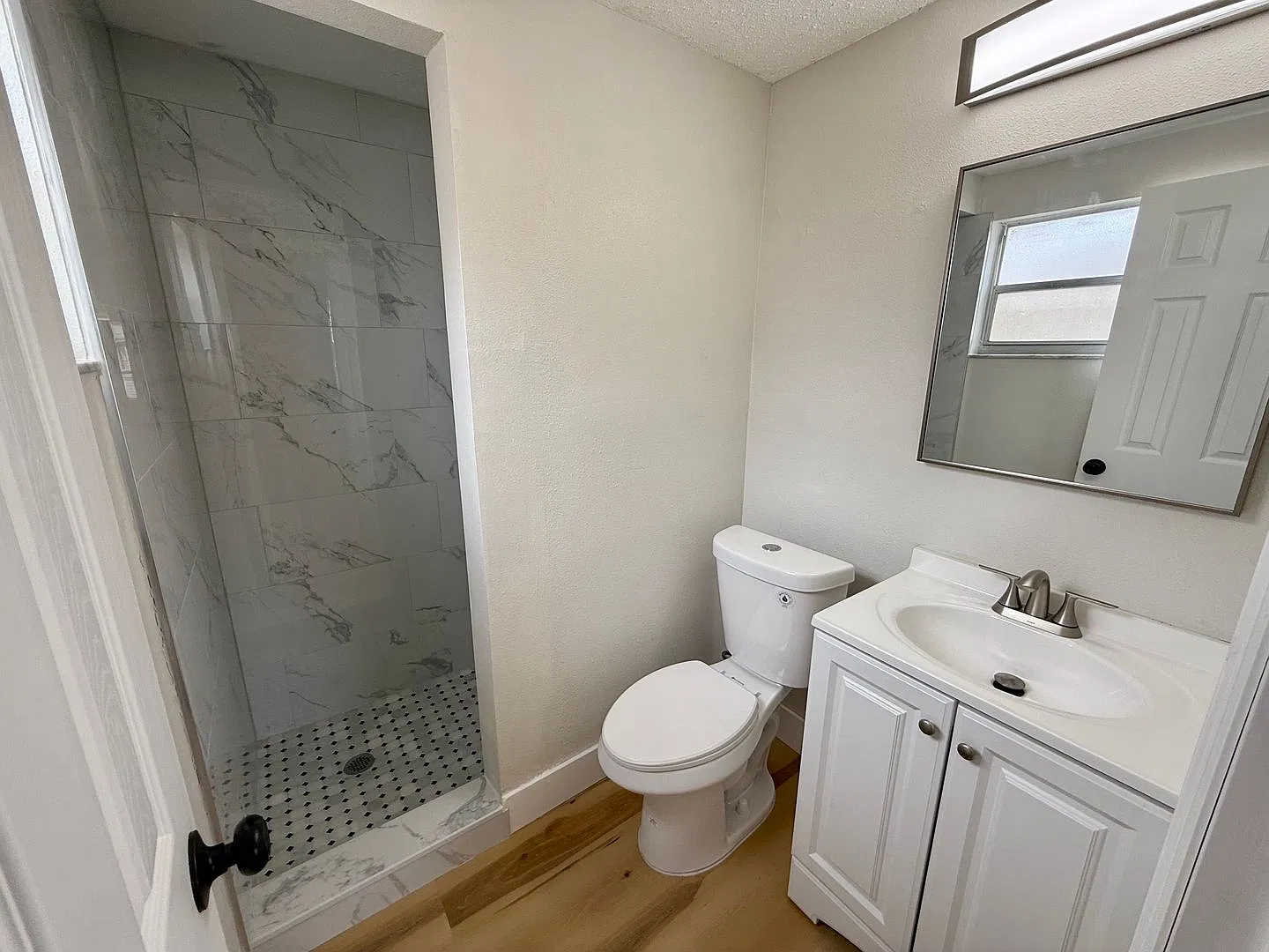 Beautifully Updated 2/2 Home Available! — Photo 4