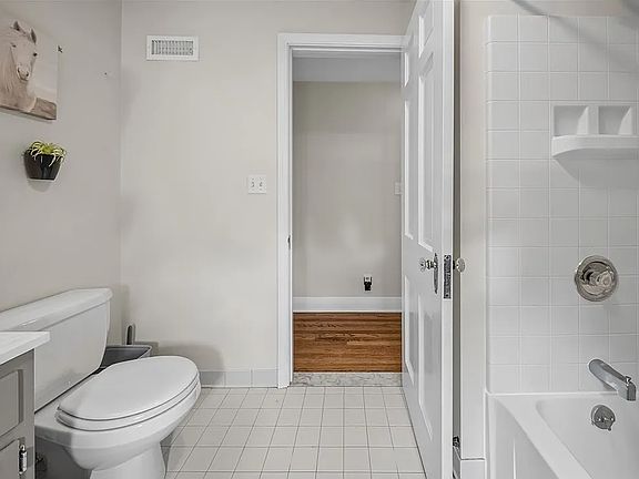 4th image of 103 Pelham Rd #B
