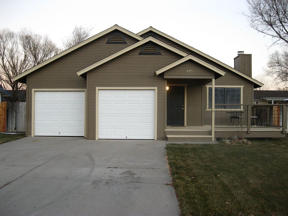 Great curb appeal! 