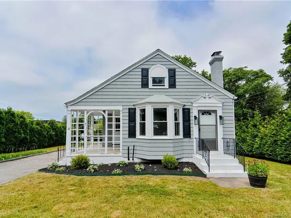 12 Tremont Street, Waterford, CT 06385
