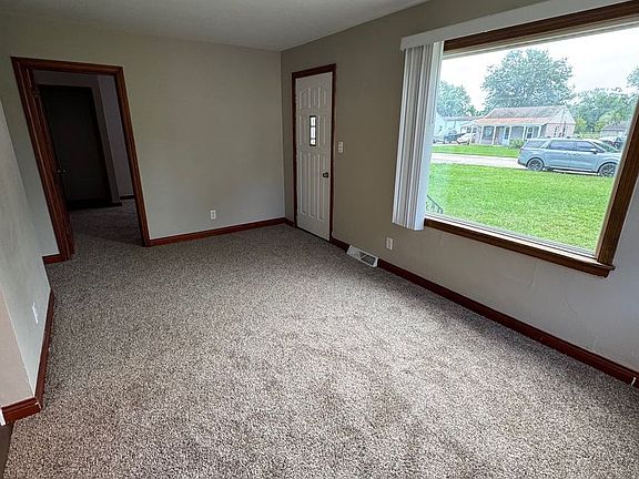 4th image of 216 Winona Dr