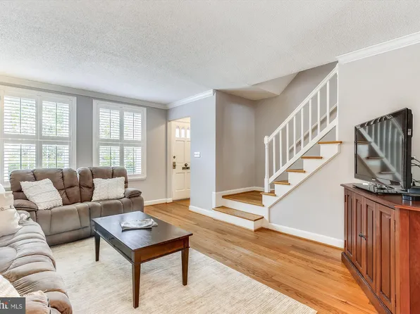 3088 S Abingdon St, Arlington, VA 22206