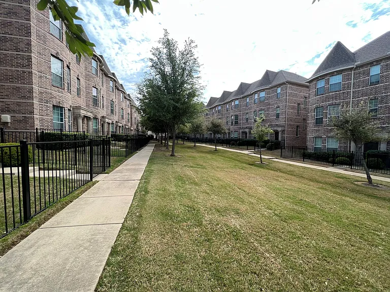 2500 Rockbrook Dr #42 — Photo 5
