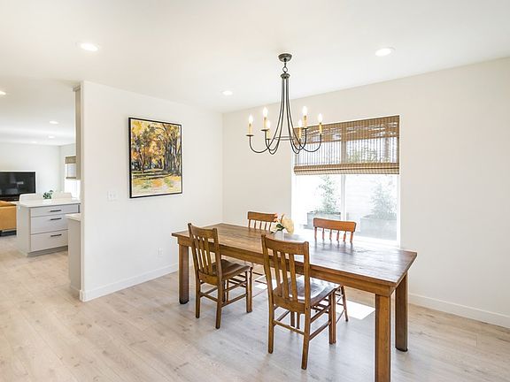 5th image of 542 SE Mockingbird Dr