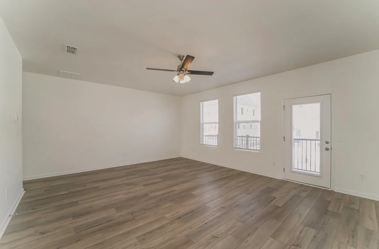4 bed, 3.5 bath, 2175 sqft, $2,369 — Photo 3
