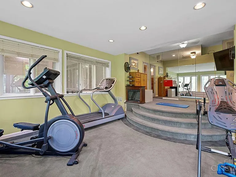 7883 Chestershire Dr — Photo 37